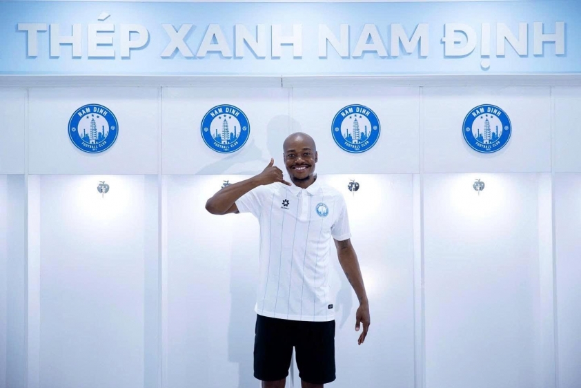 Percy Tau đang thi đấu cho CLB Thép xanh Nam Định
