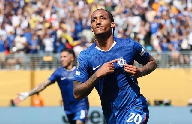 Joao Pedro có màn khởi đầu ấn tượng trong màu áo The Blues.