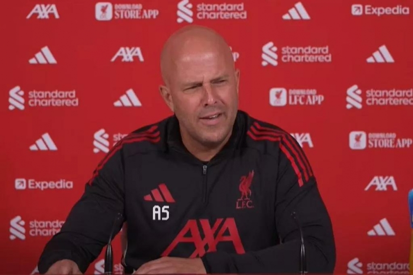 Huấn luyện viên trưởng của Liverpool, Arne Slot phát biểu tại buổi họp báo trước chuyến làm khách tại St James’ Park