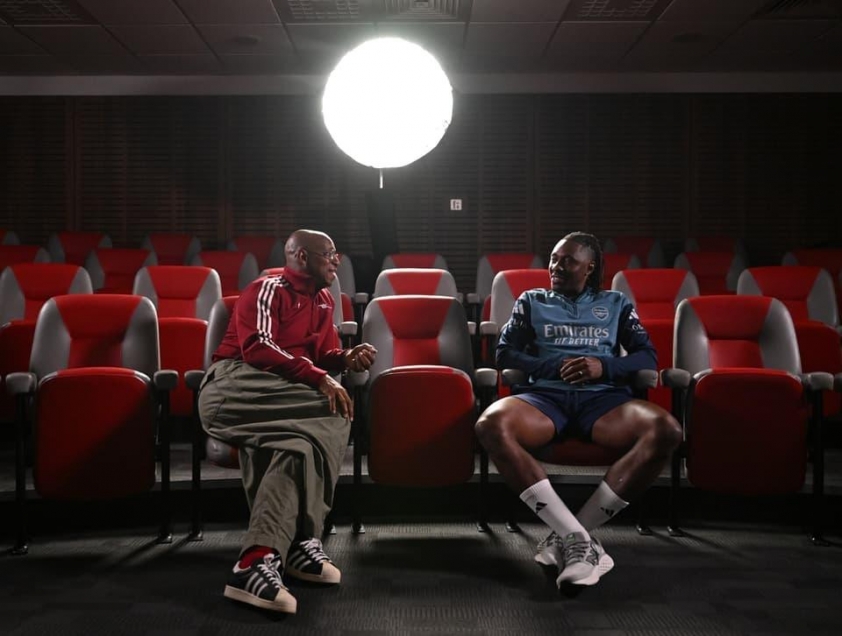 Eberechi Eze đã trò chuyện với huyền thoại Arsenal Ian Wright để thảo luận về vụ chuyển nhượng trị giá 67,5 triệu bảng Anh của anh