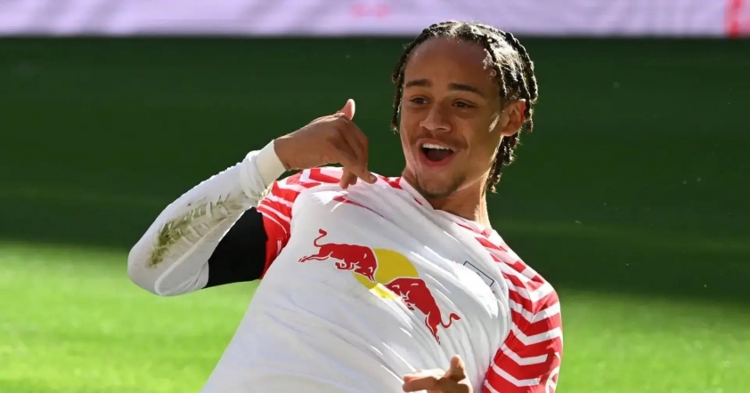 Chelsea bị người hâm mộ chỉ trích vì bỏ lỡ Simons