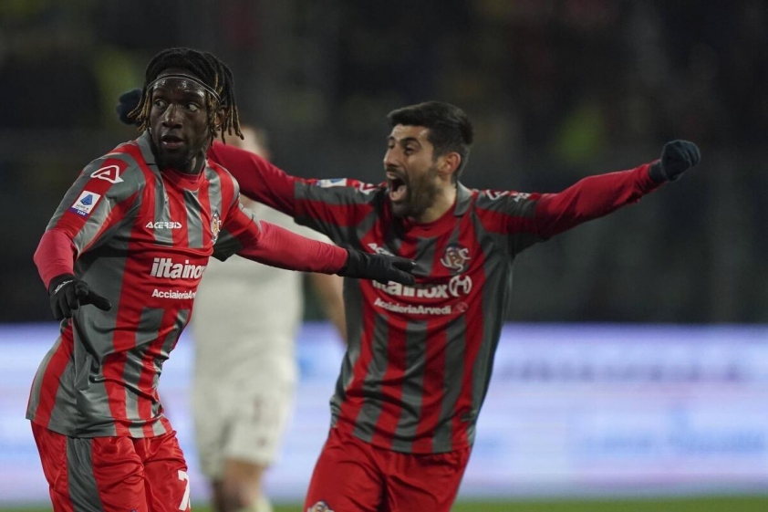Cremonese đang gây bất ngờ tại Serie A khi đứng thứ 2 trên BXH dù chỉ mới lên hạng (Ảnh: AP).