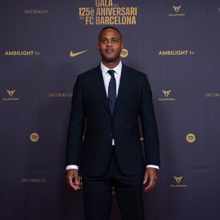 CĐV Indonesia đặt kỳ vọng vào Kluivert - Ảnh: @FCBarcelona