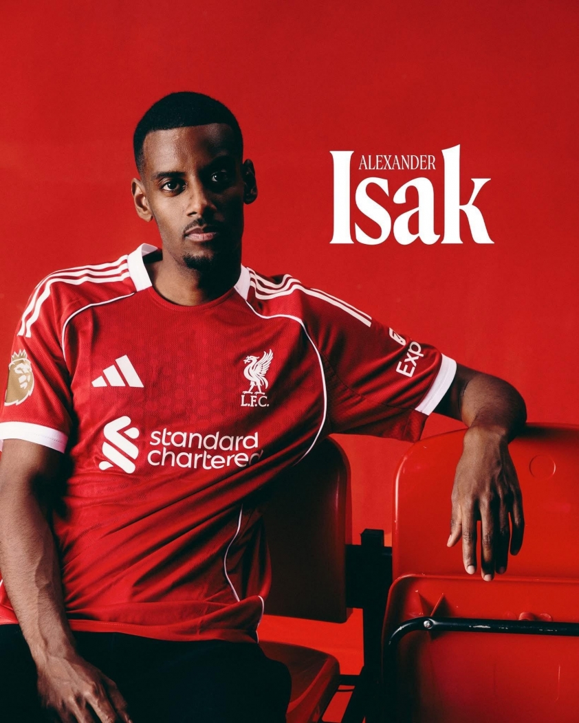 Isak thành công đến Liverpool trong ngày cuối cùng của kỳ chuyển nhượng (Ảnh: Liverpool).