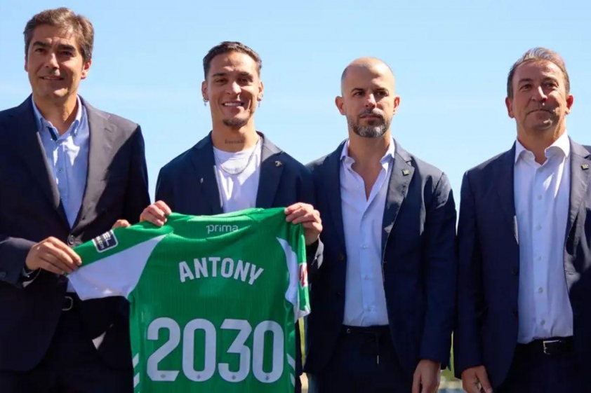 Antony sẽ gắn bó với Real Betis trong 5 năm tới (Ảnh: GOAL).