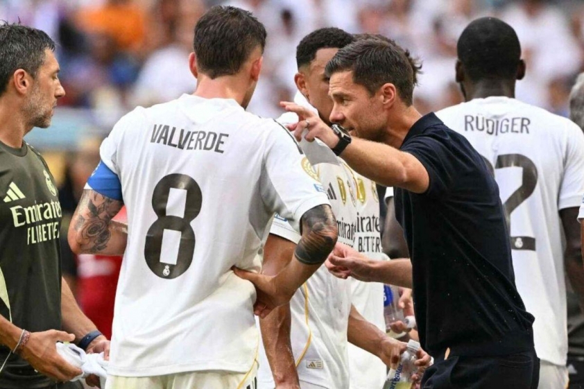 Valverde cho rằng Xabi Alonso có thể thi đấu với các cầu thủ nếu HLV người Tây Ban Nha muốn (Ảnh: Defensa Central).