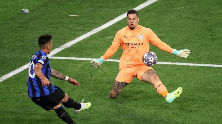 Donnarumma: Đột phá của Pep Guardiola trong chiến thuật bóng đá 4 Donnarumma có thể làm người hâm mộ quên Ederson? - Ảnh: @EmmanMCI