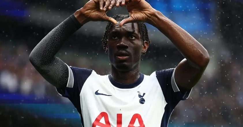 Tiền vệ Yves Bissouma có khả năng rời Spurs vì mâu thuẫn với huấn luyện viên. (Ảnh: Tribuna)