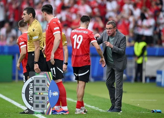 Thầy trò HLV Rangnick rất quyết tâm giành ngôi đầu bảng H. (Ảnh: Daily Mail)