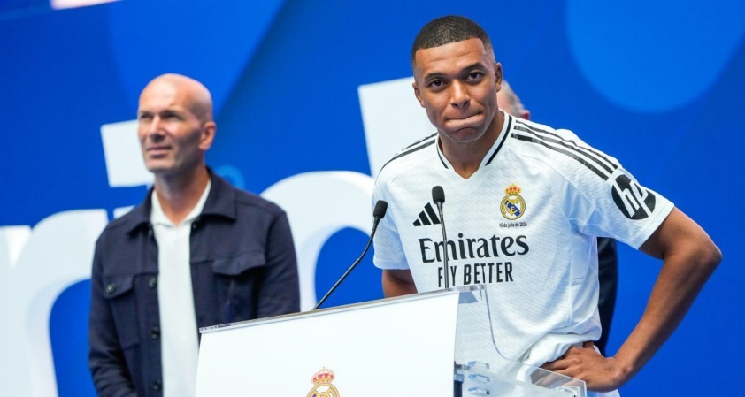 Mbappe, Zidane không chỉ là thần tượng thời thơ ấu, mà còn là nguồn cảm hứng bất tận cho thế hệ cầu thủ trẻ (Ảnh: Icon sport)