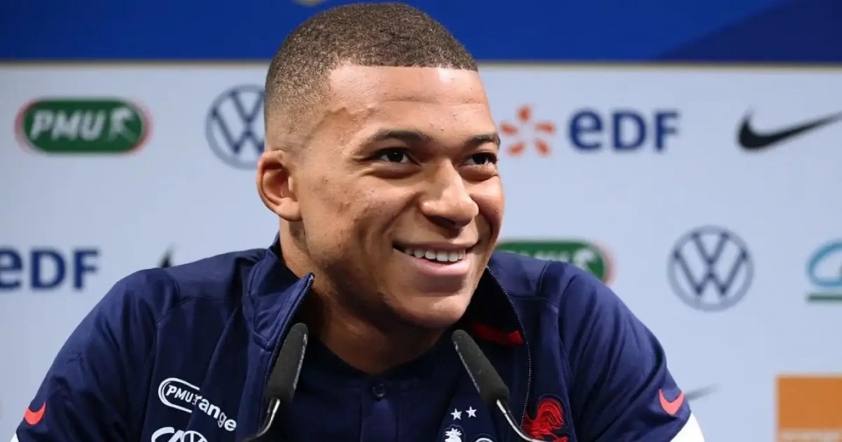 Mbappe rất vui mừng nhưng anh chờ đợi để vượt qua người đã ghi nhiều bàn thắng nhất cho ĐT Pháp. (Ảnh: Tribuna)