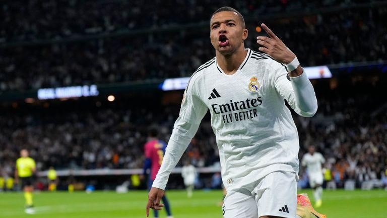 Gác lại chuyện tình cảm, Mbappe vẫn đang thăng hoa trong màu áo Real Madrid. (Ảnh: Sky Sports)