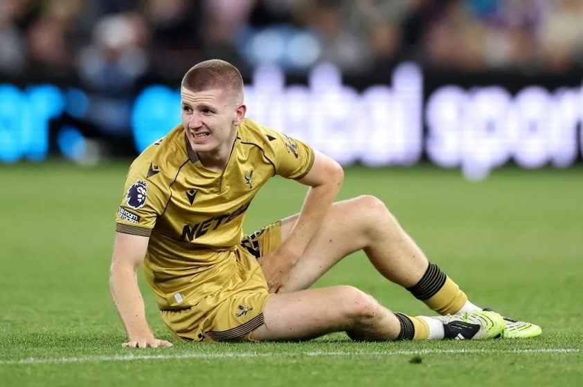 Adam Wharton trước đây đã được liên hệ với Manchester United.