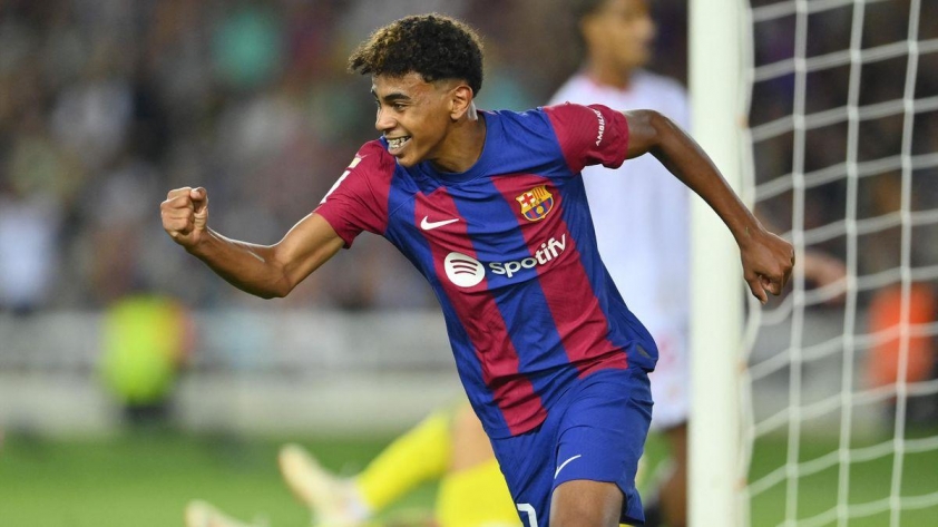 Yamal để ngoài tai những lời chỉ trích và tập trung thi đấu. (Ảnh: TNT Sports)