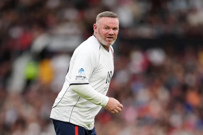 Rooney sẽ lại xỏ giày ra sân thi đấu. (Ảnh: Daily Mail)