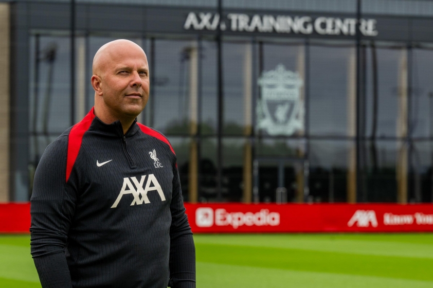 Slot cho rằng việc Liverpool chi nhiều tiền dưới thời ông không đi ngược lại sự phát triển lâu dài của CLB (Ảnh: Liverpool).
