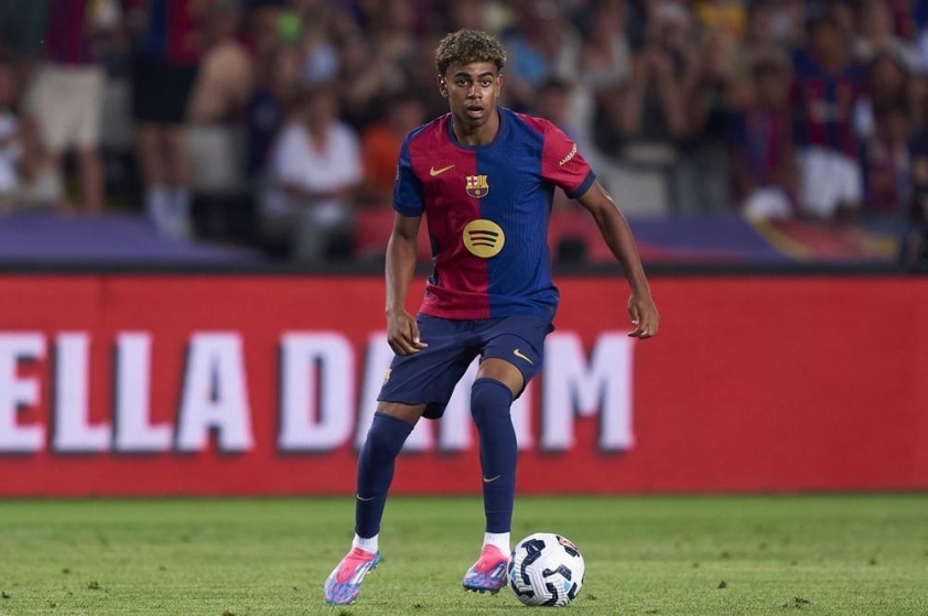 Yamal vẫn đều đặn tỏa sáng trong màu áo Barca. (Ảnh: Daily Mail)