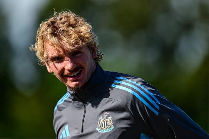 Nick Woltemade có khả năng đá chính lần đầu tiên tại St James’ Park (Ảnh: The Sun).