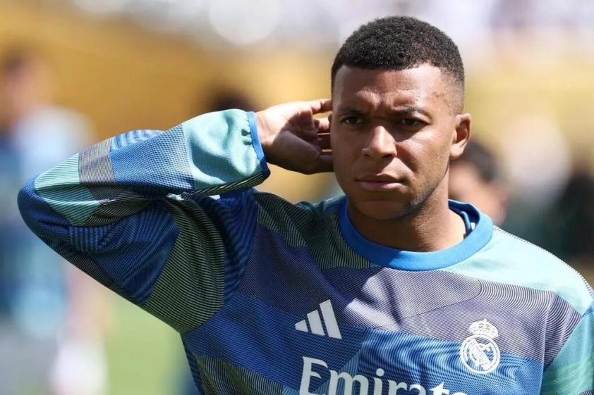 Mbappe bị chỉ trích vì thiếu tính độc lập. (Ảnh: Tribuna)
