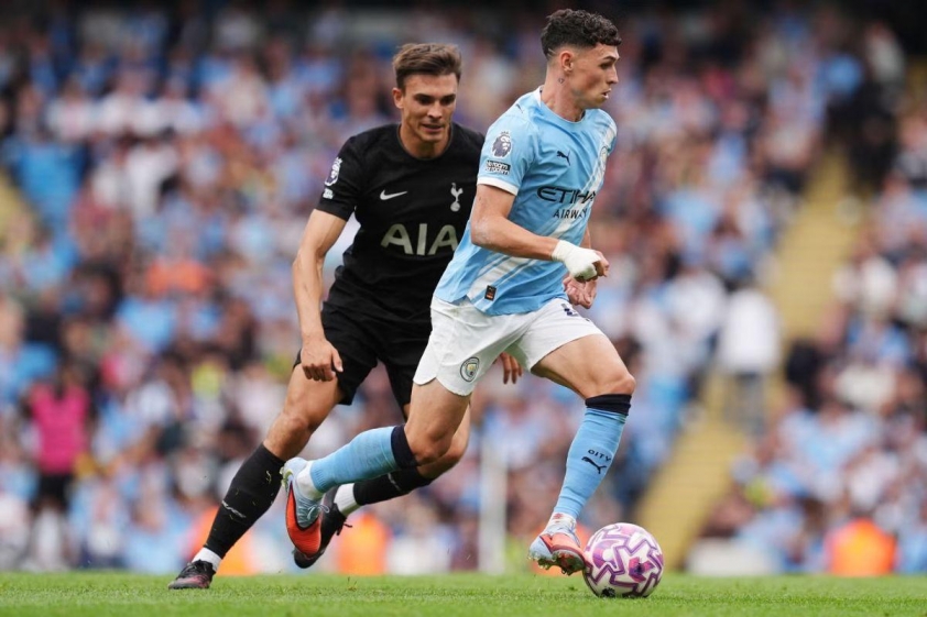 Pep Guardiola thừa nhận 'nhớ' nhân tố quan trọng của Man City 7 Pep Guardiola khao khát Phil Foden tìm lại niềm vui chơi bóng (Ảnh: The Independent).