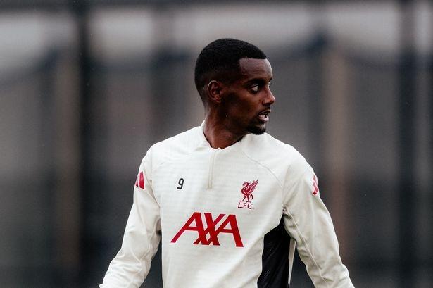 Isak bất ngờ bị loại khỏi đội hình Liverpool trong chuyến làm khách tại Burnley. (Ảnh: Liverpool FC)