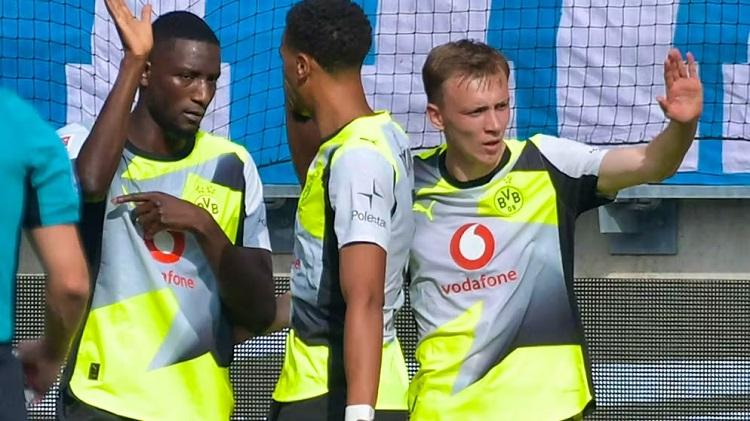 Mẫu áo đấu gây ra phản ứng mạnh mẽ của Dortmund. (Ảnh: The Sun)