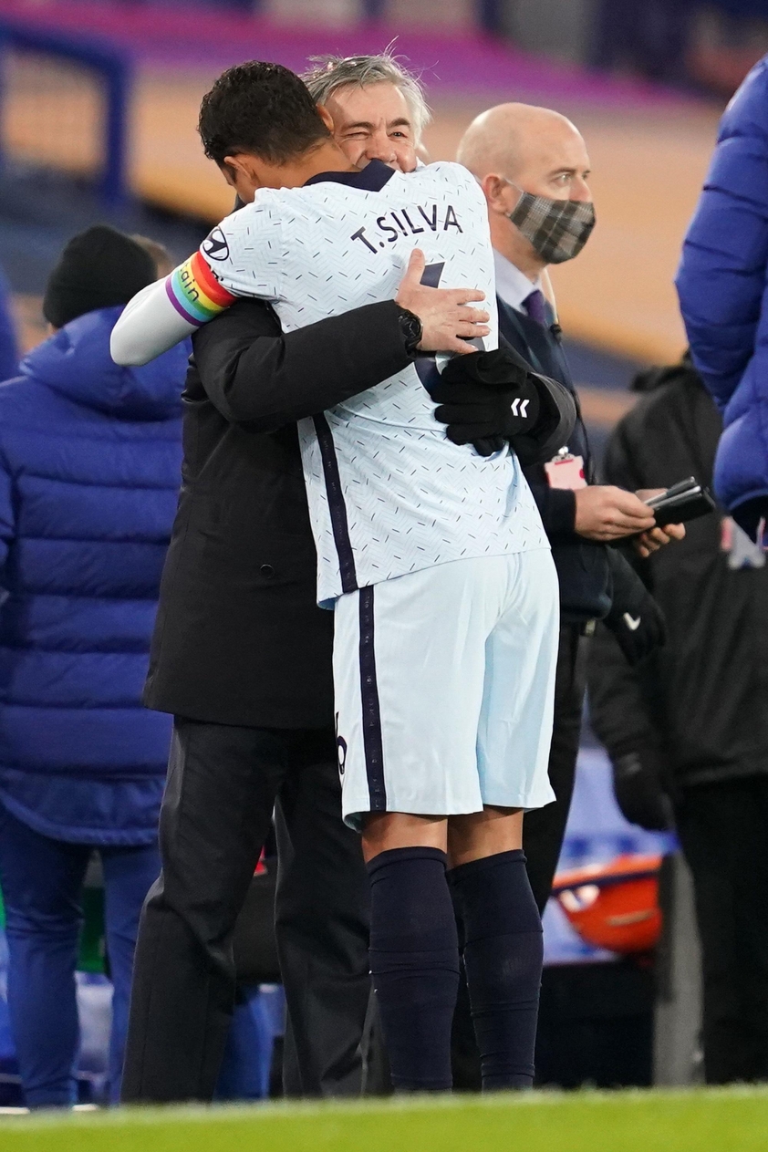 Thiago Silva 41 tuổi vẫn đủ sức gánh vác đội tuyển Brazil 6 HLV Ancelotti đánh giá rất cao kinh nghiệm và đẳng cấp của Silva. (Ảnh: Nền tảng X)
