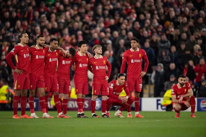 Liverpool chứng kiến ​​hy vọng vô địch Champions League mùa trước bị PSG dập tắt (Ảnh: The Mirror).