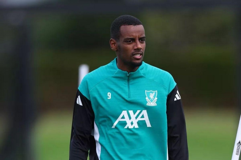 Alexander Isak đang tích cực tập luyện cùng Liverpool (Ảnh: The Mirror).