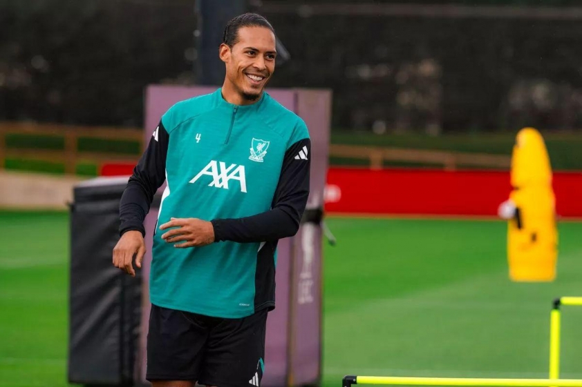 Virgil van Dijk tin tưởng Alexander Isak sẽ chơi tốt (Ảnh: The Mirror).