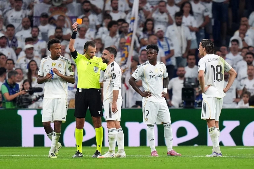Dani Carvajal gặp nguy cơ phạt nặng từ UEFA.