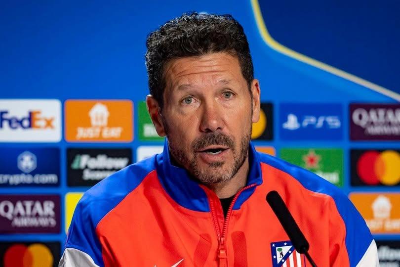 Đây là một trong những lần hiếm hoi mà HLV Diego Simeone tỏ ra 'yếu đuối' trước truyền thông (Ảnh: Fabrizio Romano).