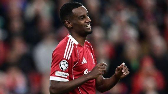 Isak được đánh giá là có trận đấu khá mờ nhạt trong màu áo Liverpool (Ảnh: ESPN)