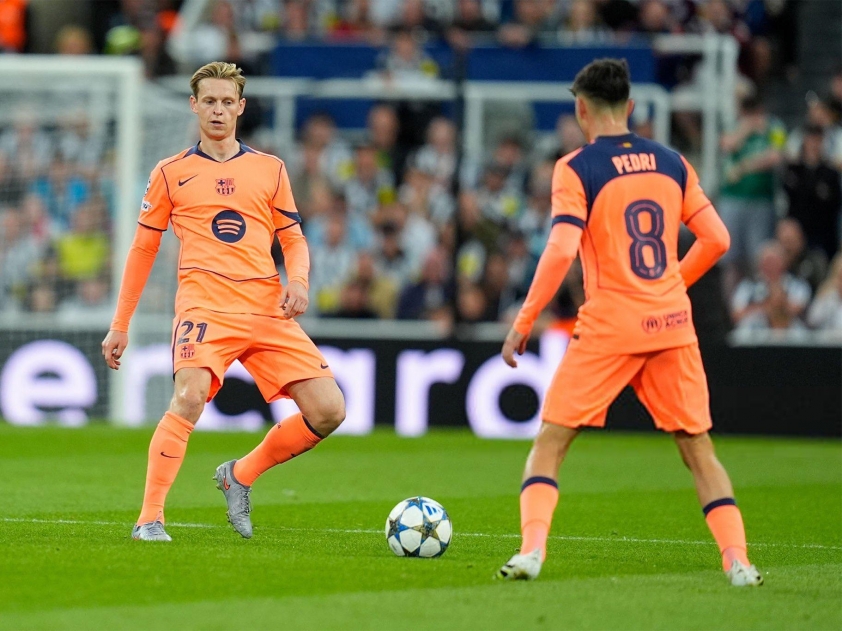 2 ông chủ khu trung tuyến của Barca. (Ảnh: Sky Sports)
