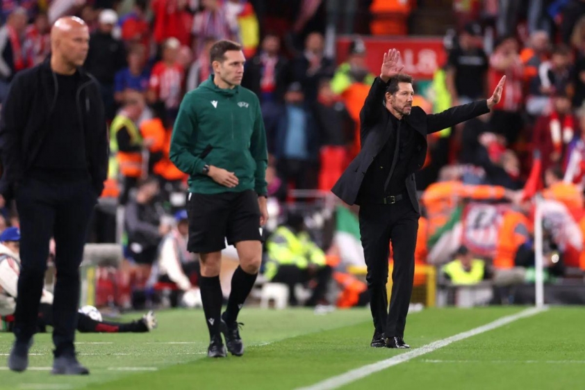 Simeone có khả năng bị treo giò từ 1 đến 3 trận vì hành vi không kiểm soát được (Ảnh: Football Espana).