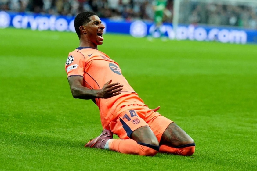 Marcus Rashford ăn mừng bàn thắng khi trở lại nước Anh (Ảnh: The Sun).