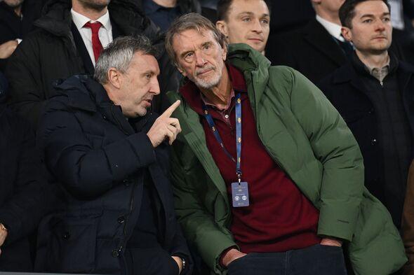 Đồng chủ sở hữu MU Sir Jim Ratcliffe (phải) đang lo lắng vì thành tích kém của CLB. (Ảnh: Daily Express)