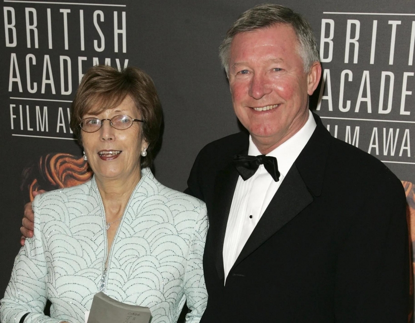 Lady Cathy, vợ của Sir Alex đã qua đời vào năm 2022 (Ảnh: The Sun).