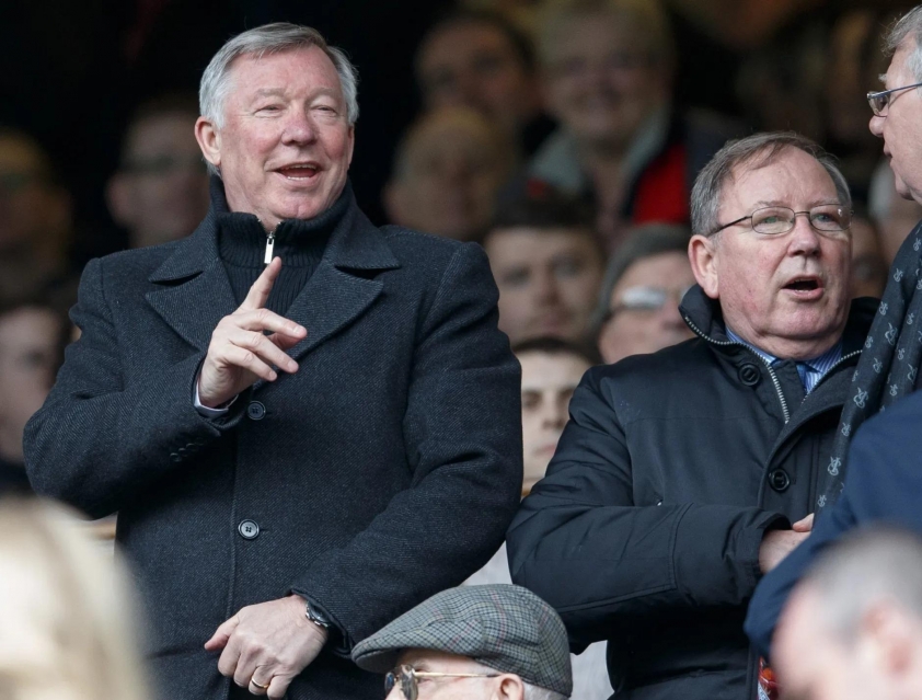Martin Ferguson (bên phải), em trai của Ferguson hiện đang mắc chứng sa sút trí tuệ, và Sir Alex lo rằng mình cũng sẽ bị tương tự (Ảnh: The Sun).