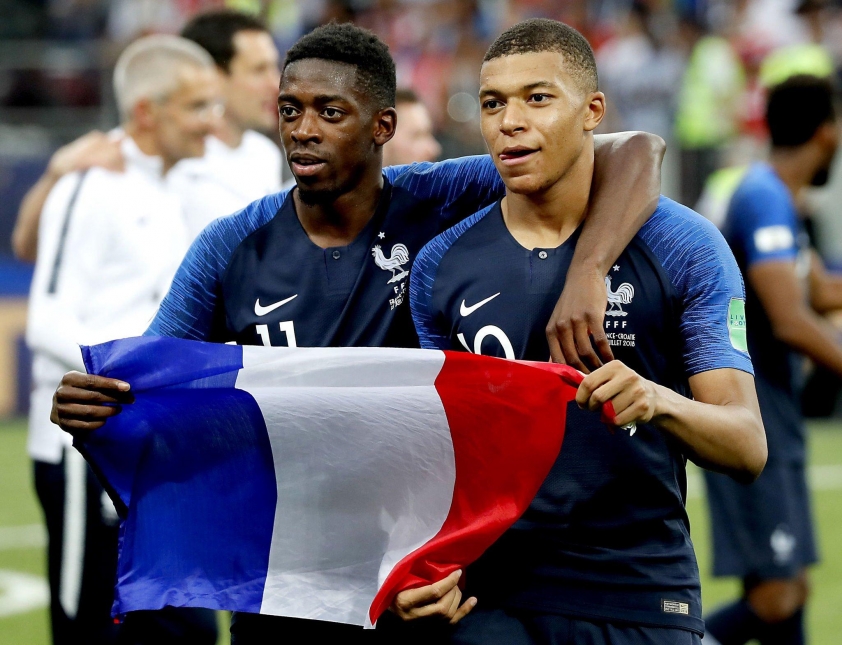 Mbappe và Dembele trong màu áo tuyển Pháp vô địch World Cup 2018.