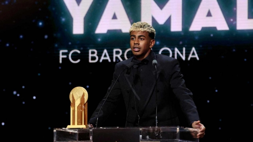 Yamal bảnh bao trong gala Quả Bóng Vàng. (Ảnh: ESPN)