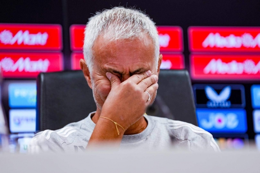 Mourinho và những khó khăn ban đầu tại Benfica 5 Mourinho đang đứng trước canh bạc danh dự để chứng minh mình chưa hết phép (Ảnh: REUTERS)
