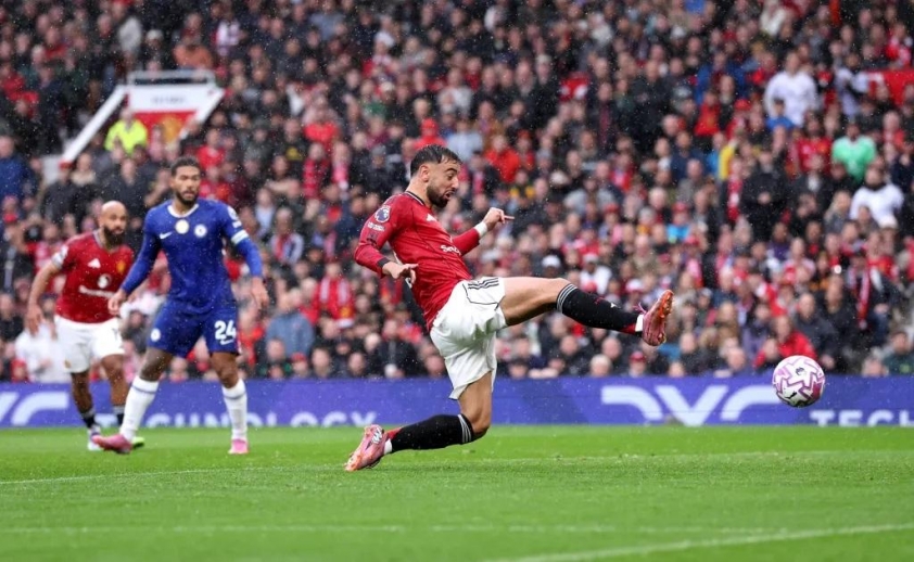 Bruno Fernandes được tặng quà đặc biệt sau 100 bàn thắng cho MU 6 Bàn thắng mở màn cho chiến thắng của MU trước Chelsea. (Ảnh: Sky Sports)