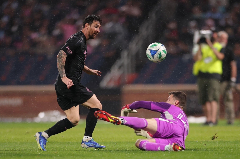 Messi làm rung chuyển MLS với những cột mốc lịch sử ấn tượng 7 Lionel Messi hiện có cú đúp thứ 8 trong 1 mùa giải MLS (Ảnh: X).