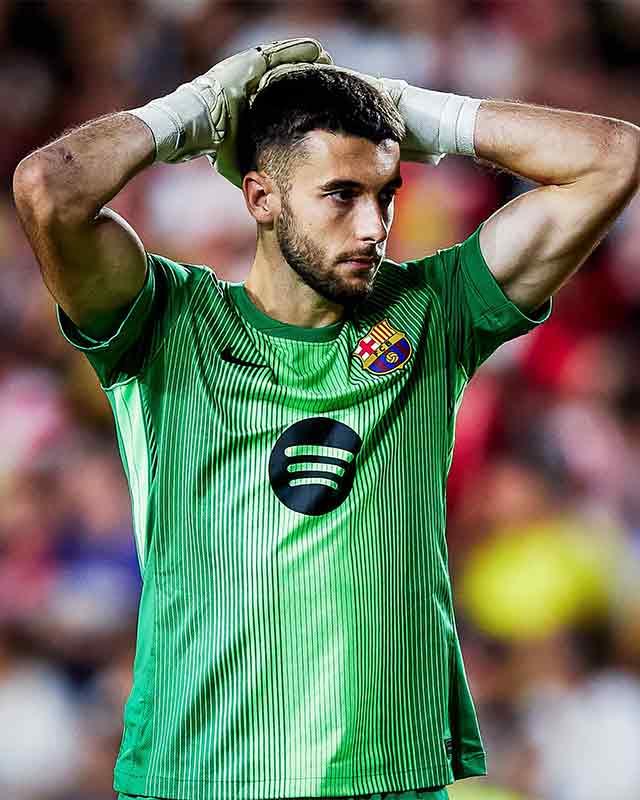 HLV Flick nhanh trí phản ứng trước lỗi của thủ môn Barca 5 Hansi-Flick không trách móc Joan Garcia sau sai lầm (Ảnh: Bleacher Report)