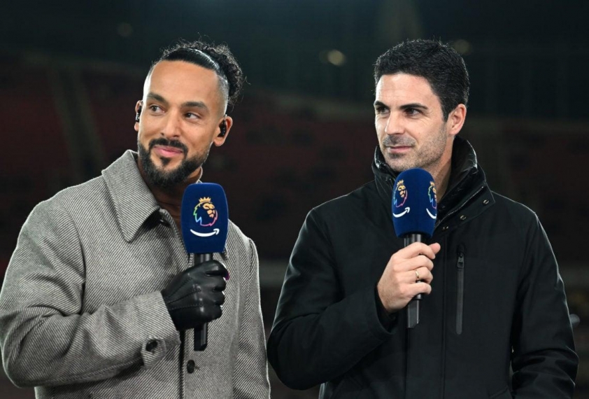 Á quân có 'ám ảnh' Arsenal một lần nữa? 5 Fan không thích dự đoán của Walcott (trái) một chút nào về vị trí của Arsenal ở Ngoại hạng Anh 2025/26 - Ảnh: TRN Sports