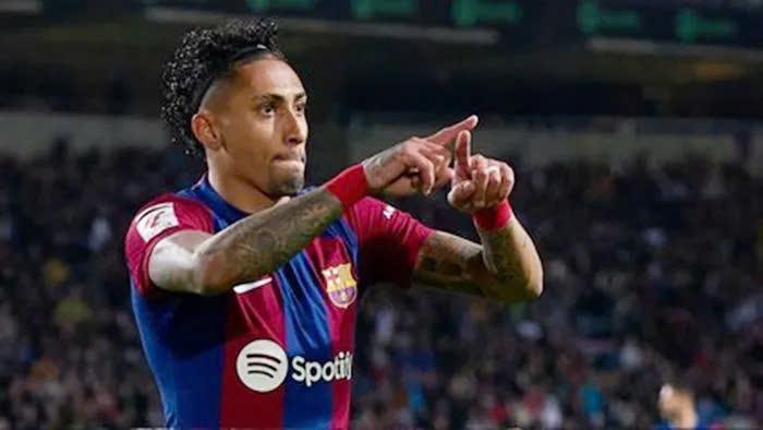 Chấn thương của Raphinha - một trong những cầu thủ chơi hay nhất của Barcelona mùa trước khiến đội bóng này gặp khủng hoảng nhân sự trước các trận đấu sắp tới.