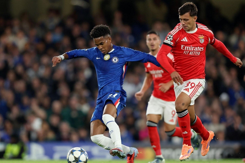 Estevao chơi đầy cố gắng trước Benfica