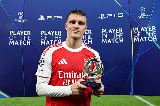 Martin Odegaard nhận giải Cầu thủ xuất sắc nhất trận đấu (Ảnh: X).