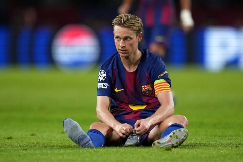 De Jong rất thất vọng với trận thua trước PSG ngay trên nhà (Ảnh: X).